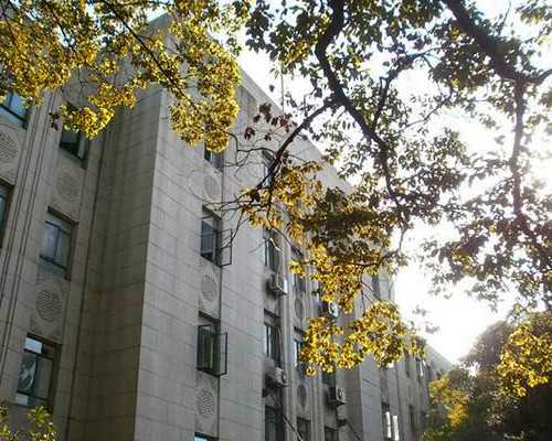 找澳洲本地移民中介【移民指南：申请入籍澳洲需要满足哪些条件和要求？】